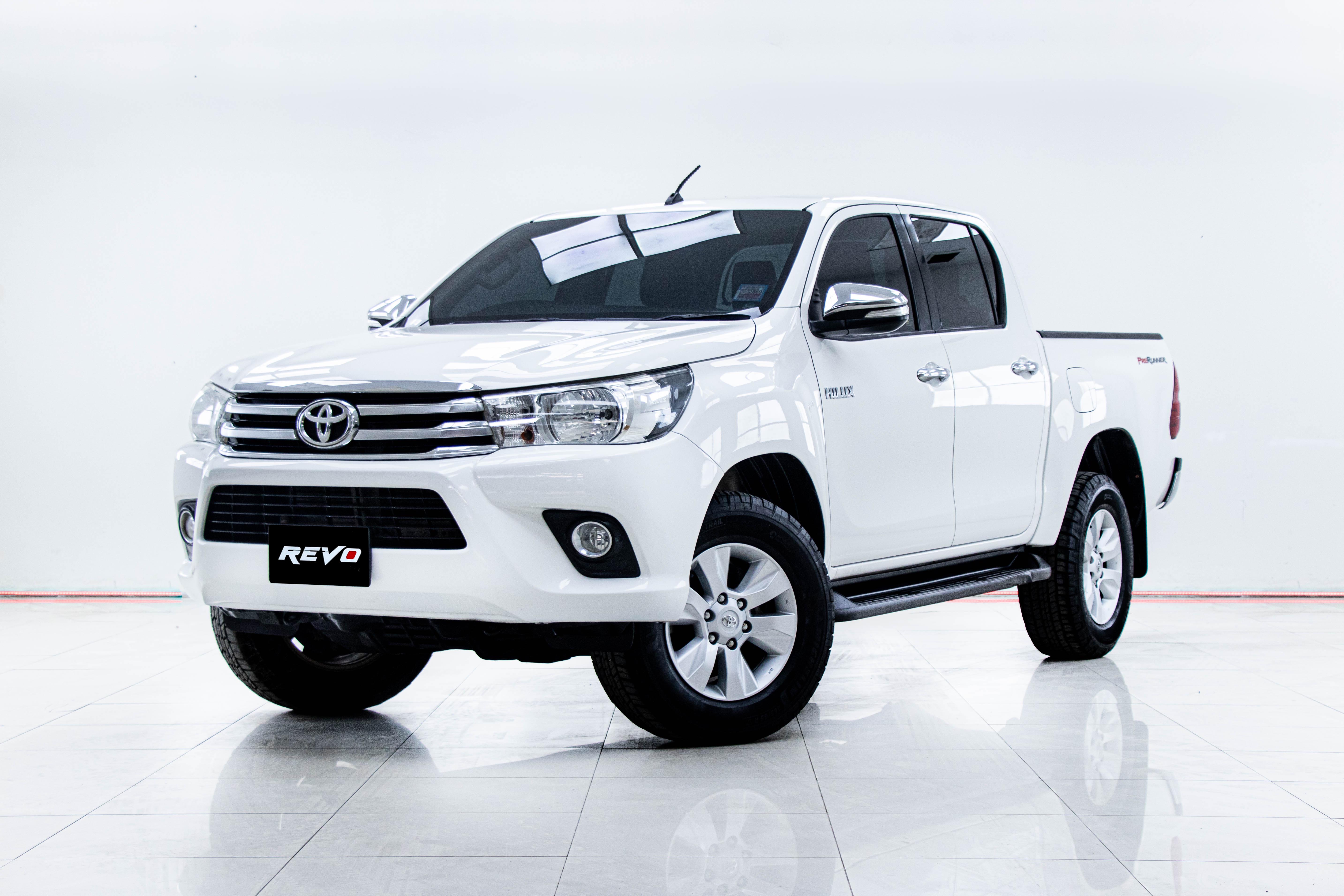 2017 TOYOTA HILUX REVO