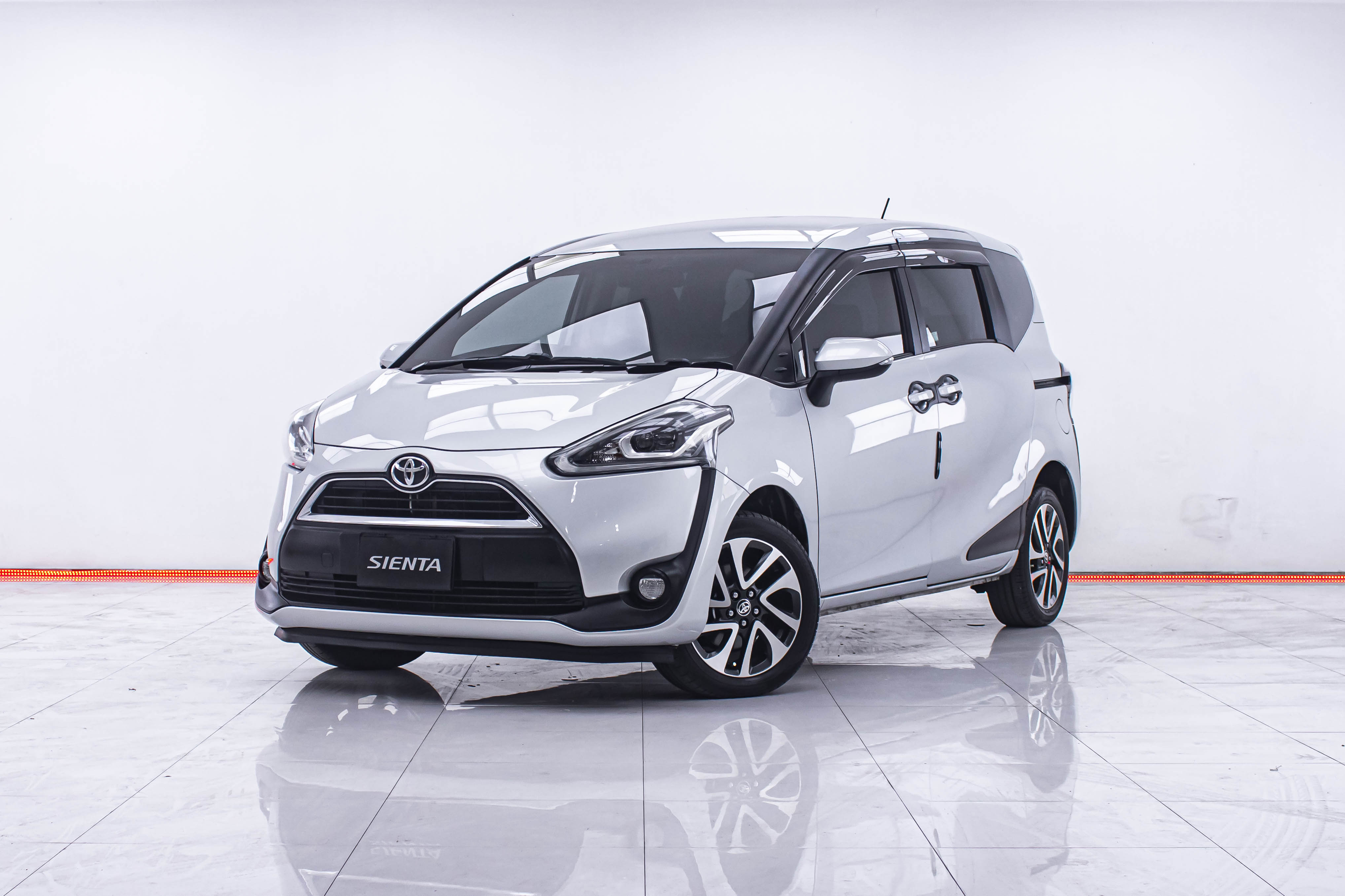2018 TOYOTA SIENTA