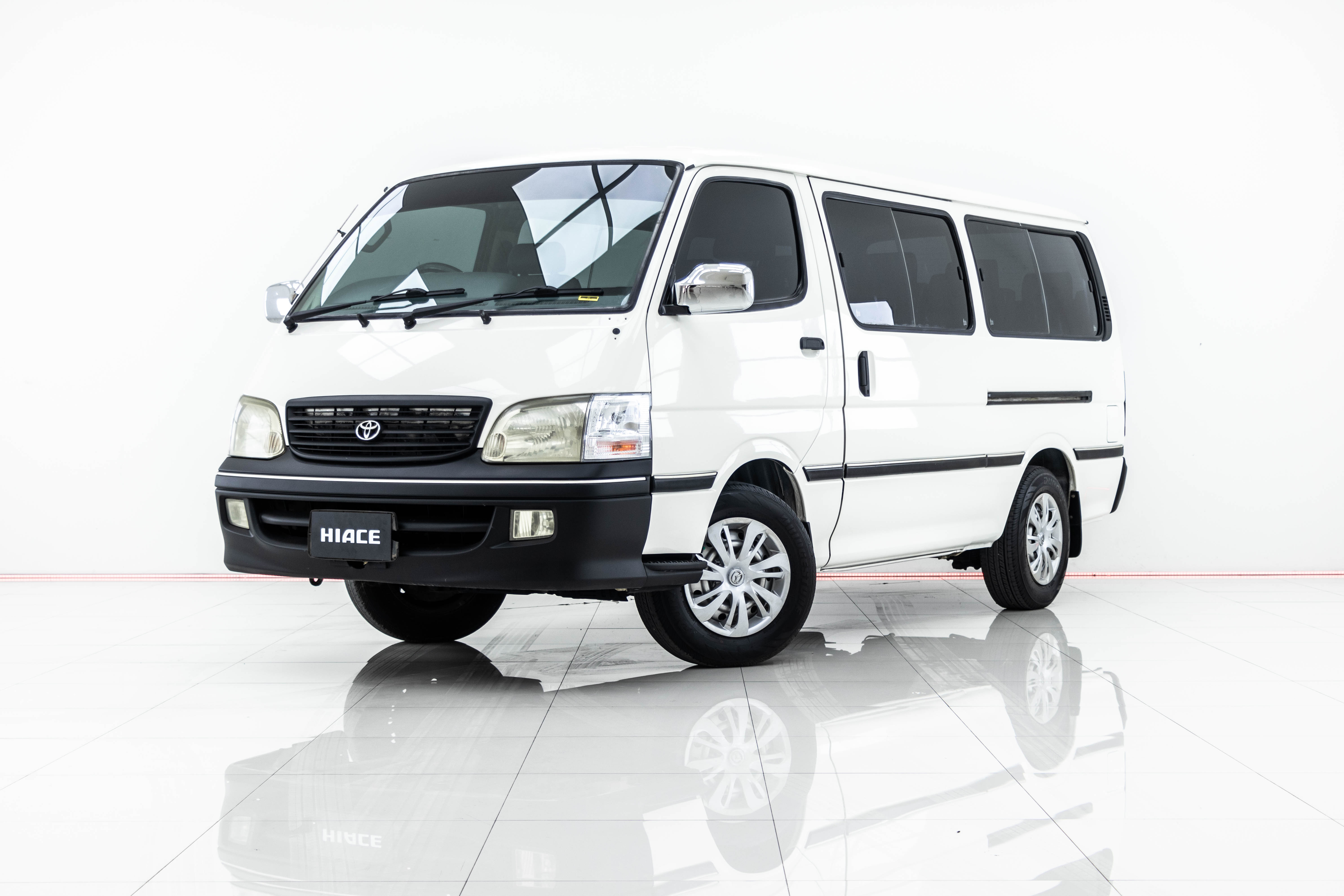 2004 TOYOTA HIACE