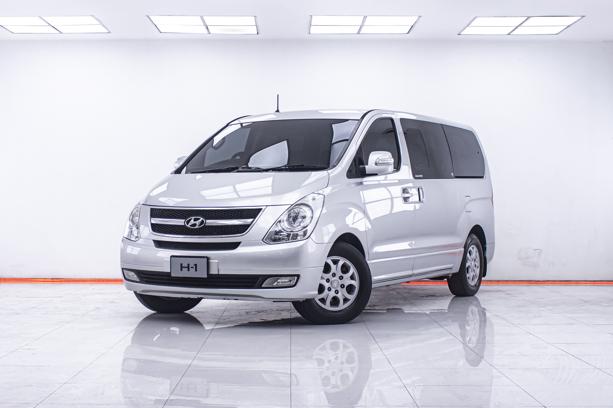 2010 HYUNDAI H-1