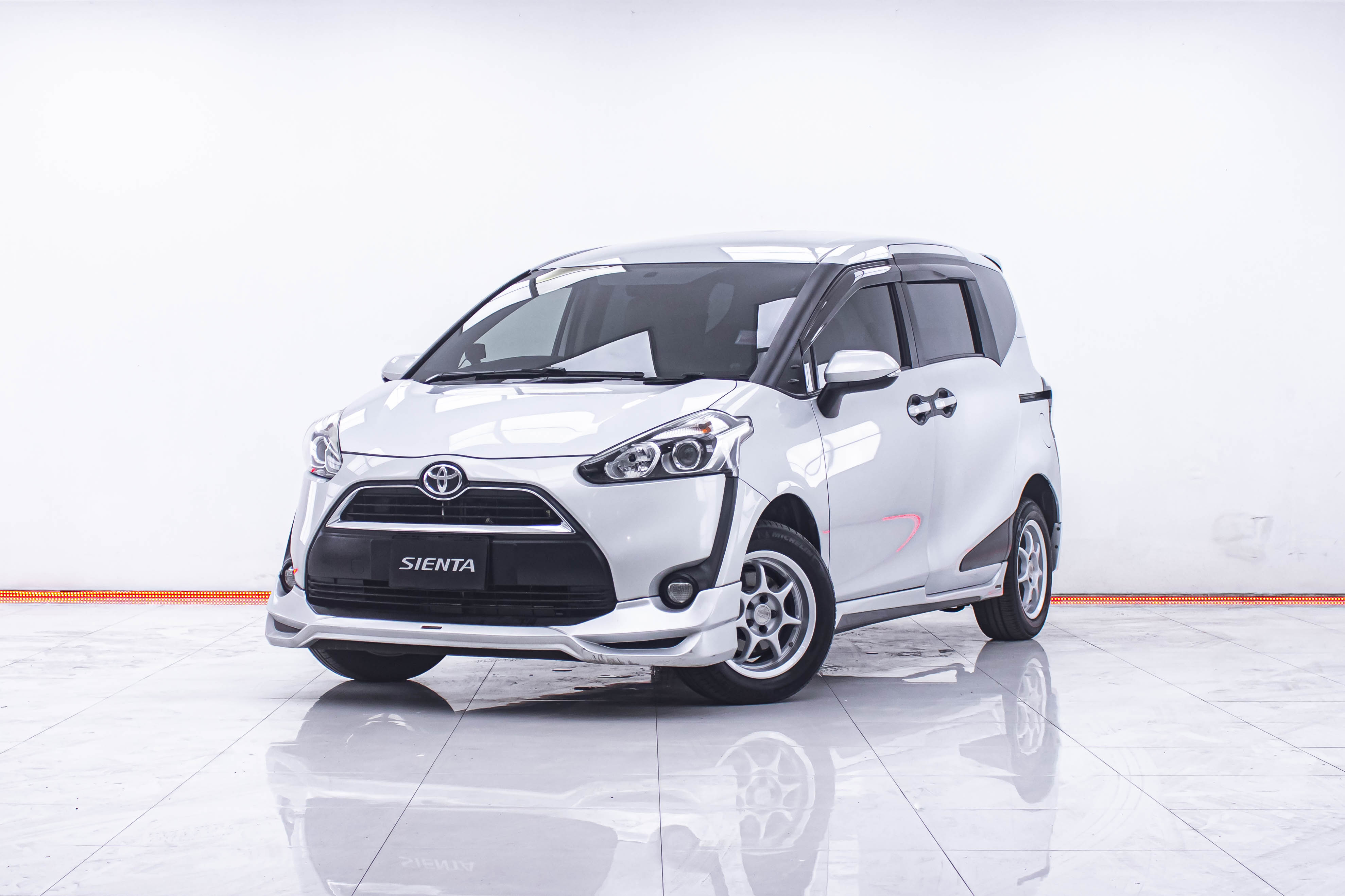2017 TOYOTA SIENTA